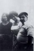Avilés de Taramancos xunto á súa muller e Celia Cruz