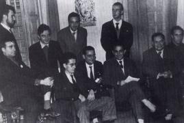 Méndez Ferrín xunto a un grupo de estudantes e intelectuais galegos en Madrid
