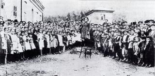 Escolas promovidas pola emigración